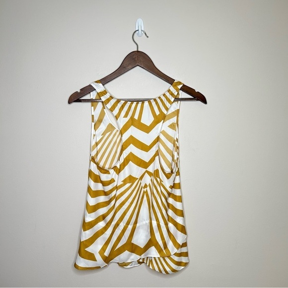BB Dakota Asymmetrical Geometric Print Sleeveless Blouse Gold & White Small - Picture 4 of 8